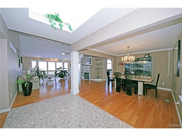 407 Valley Mnr, Ballwin, MO 63021 photo 2