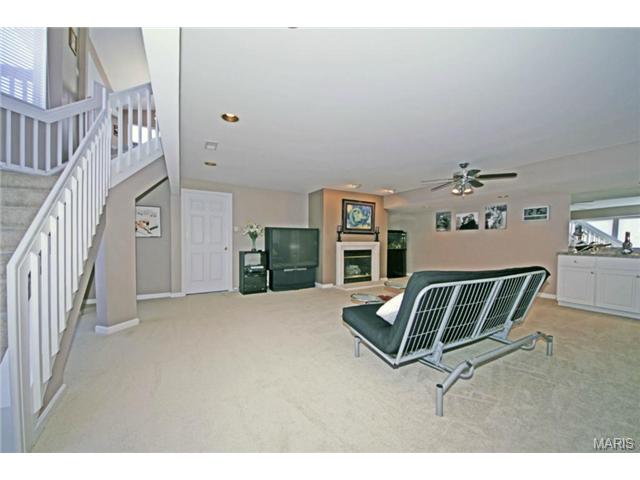 407 Valley Mnr, Ballwin, MO 63021 photo 12