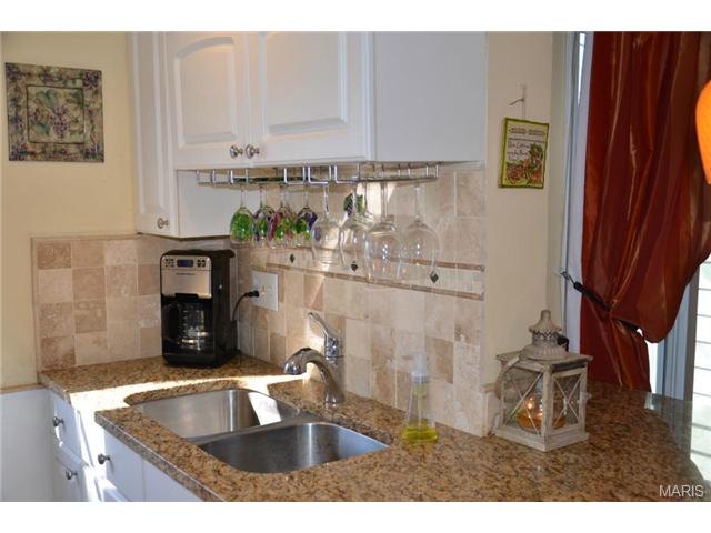 196 Walden Dr, Eureka, MO 63025 photo 3
