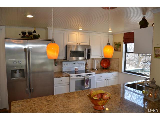 196 Walden Dr, Eureka, MO 63025 photo 2