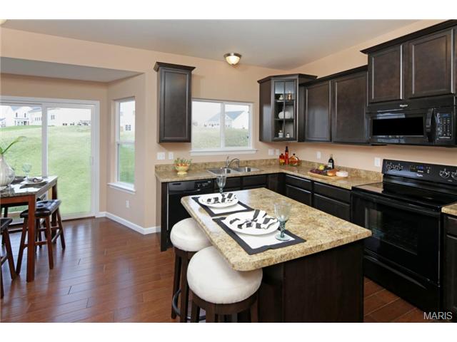 605 Falling Brook Dr, O'fallon, MO 63366 photo 3