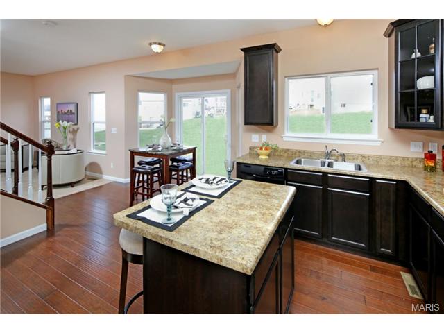 605 Falling Brook Dr, O'fallon, MO 63366 photo 2