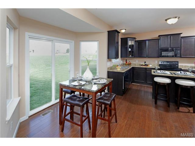605 Falling Brook Dr, O'fallon, MO 63366 photo 4