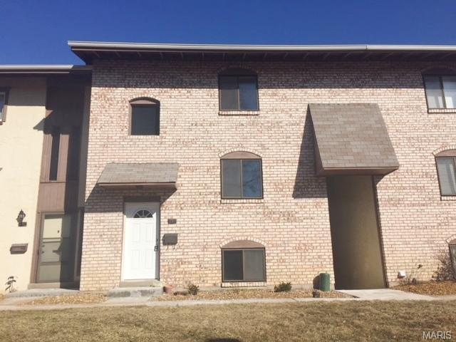 138 Carmel Woods, Ellisville, MO 63021 photo 1