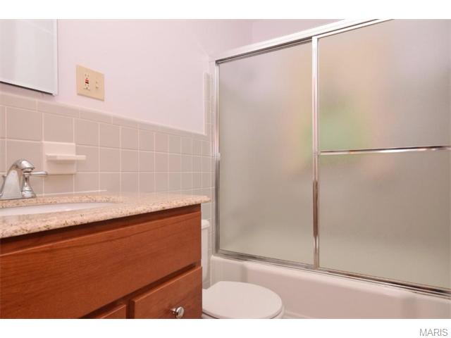 114 Ivy Ct, Ballwin, MO 63011 photo 13