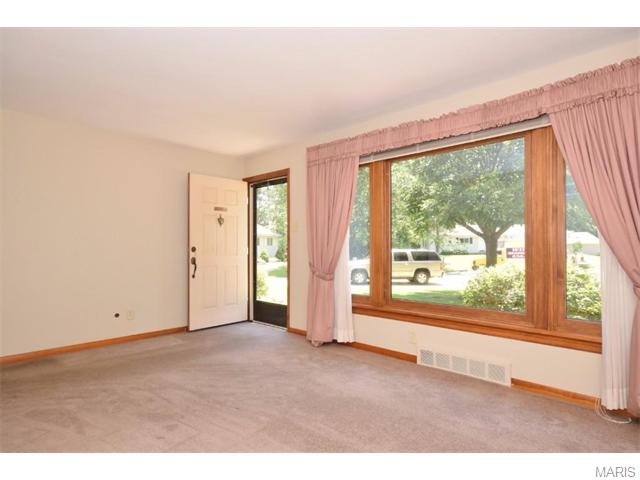 114 Ivy Ct, Ballwin, MO 63011 photo 2