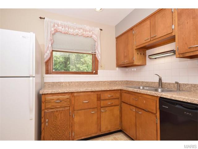 114 Ivy Ct, Ballwin, MO 63011 photo 5