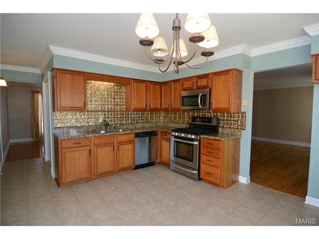 509 Oakton Rdg, Ballwin, MO 63021 photo 3