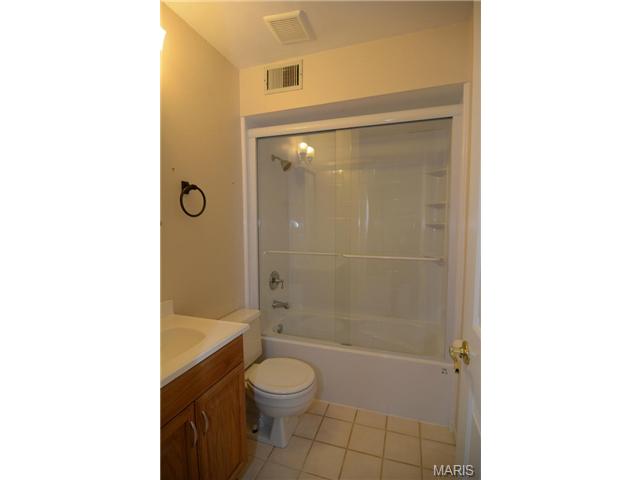 509 Oakton Rdg, Ballwin, MO 63021 photo 20