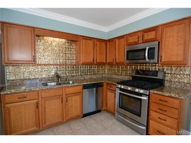509 Oakton Rdg, Ballwin, MO 63021 photo 2