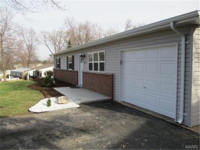 275 Ramsey Ln, Ballwin, MO 63021 photo 2