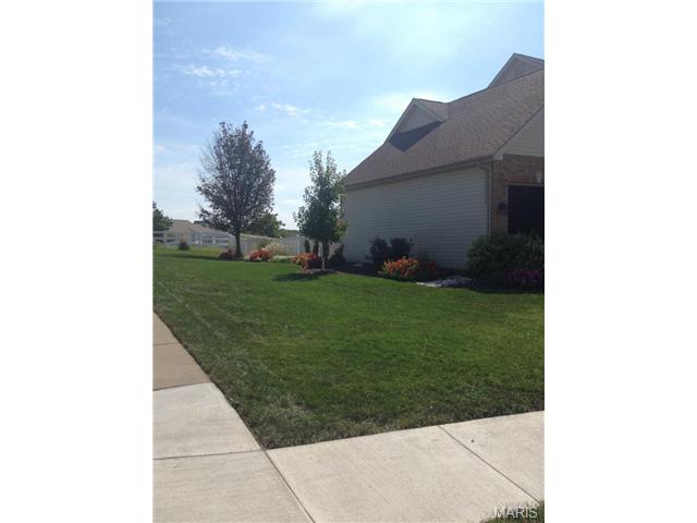 922 Midpoint Dr, O'fallon, MO 63366 photo 4