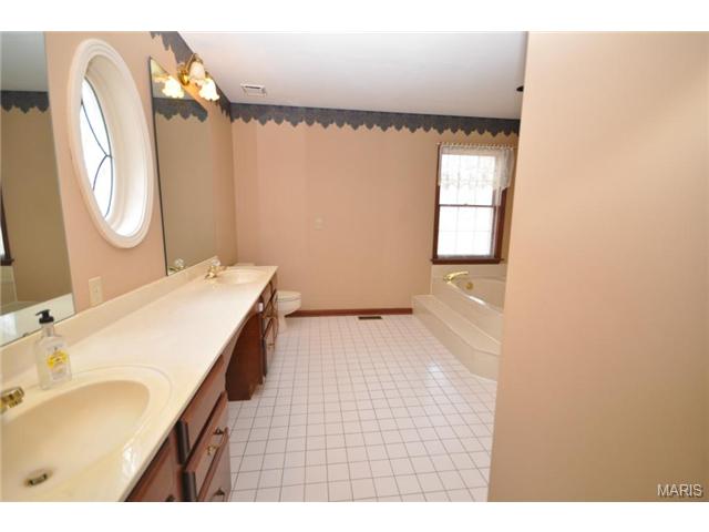 4 Hawk Forest Ct, Defiance, MO 63341 photo 16