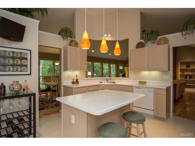 215 Arbor Crest Dr, Ballwin, MO 63021 photo 5