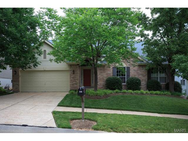 215 Arbor Crest Dr, Ballwin, MO 63021 photo 1