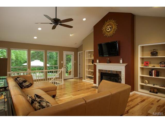 215 Arbor Crest Dr, Ballwin, MO 63021 photo 2