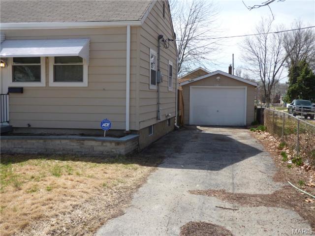 3720 Risch, Saint Louis, MO 63125 photo 2