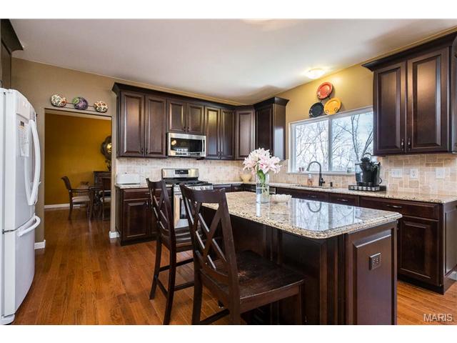 1032 Stone Spring Ct, Eureka, MO 63025 photo 5