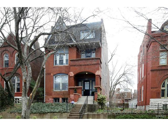 2342 Albion Pl, Saint Louis, MO 63104 photo 1