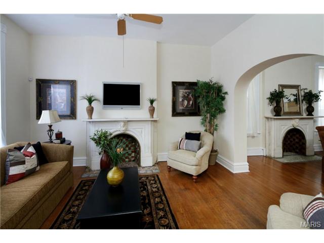 2342 Albion Pl, Saint Louis, MO 63104 photo 3