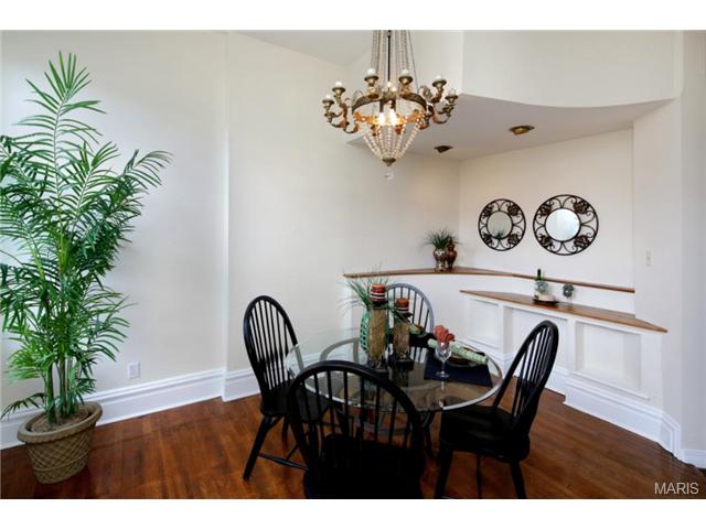 2342 Albion Pl, Saint Louis, MO 63104 photo 8