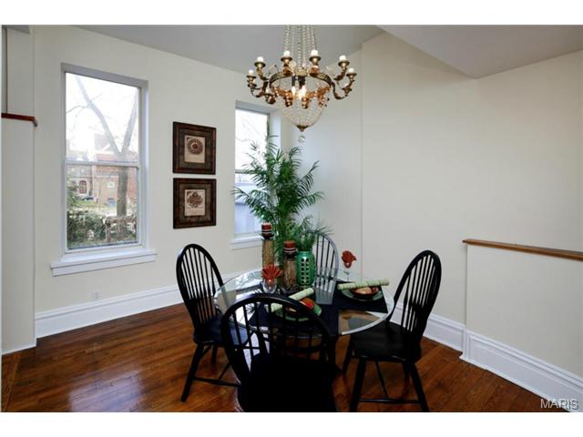 2342 Albion Pl, Saint Louis, MO 63104 photo 9