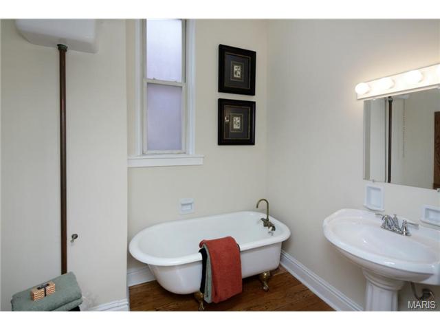 2342 Albion Pl, Saint Louis, MO 63104 photo 10
