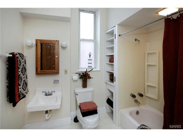 2342 Albion Pl, Saint Louis, MO 63104 photo 12