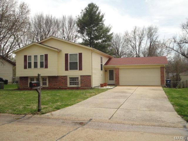 504 Nandale, Ballwin, MO 63021 photo 1