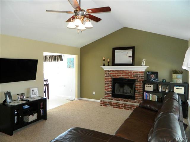 809 Woolwick Ct, Saint Charles, MO 63304 photo 4