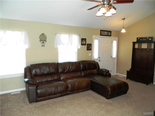 809 Woolwick Ct, Saint Charles, MO 63304 photo 3