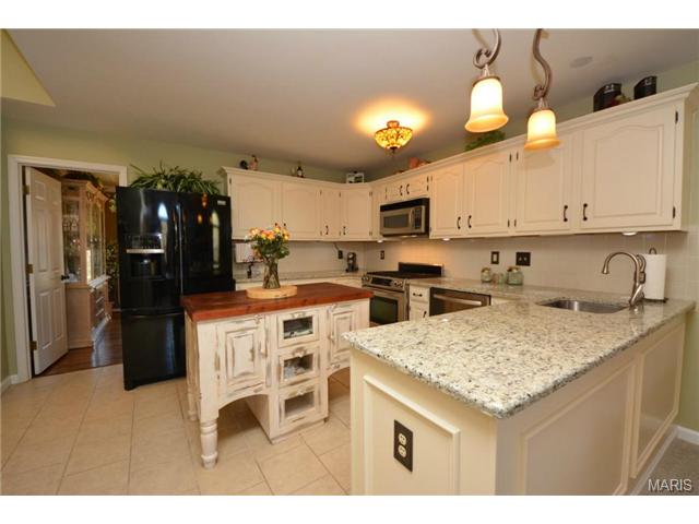214 Timber Tree Ct, Ballwin, MO 63011 photo 9
