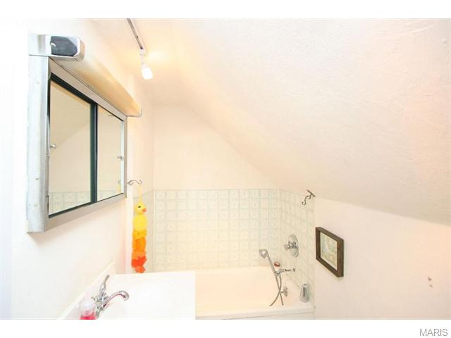5717 Gresham Ave, Saint Louis, MO 63109 photo 32