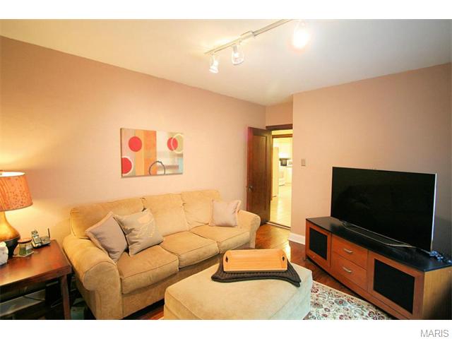 5717 Gresham Ave, Saint Louis, MO 63109 photo 27