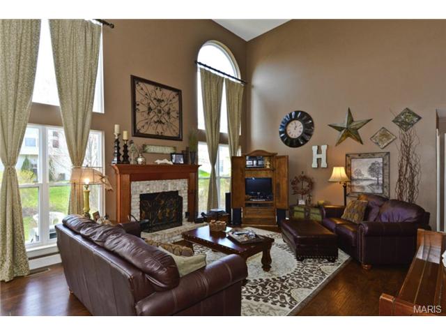 376 Falcon Hill Dr, O'fallon, MO 63368 photo 2