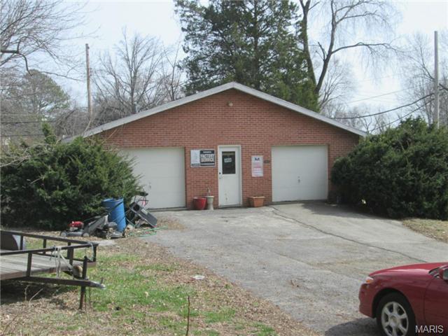 157 Ries Rd, Ballwin, MO 63021 photo 2