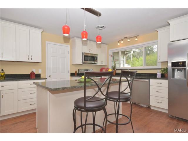 104 Calico Ln, Ballwin, MO 63011 photo 4