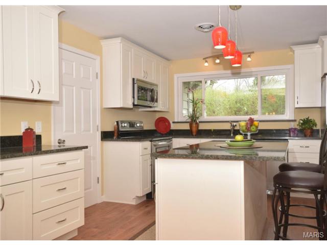 104 Calico Ln, Ballwin, MO 63011 photo 5