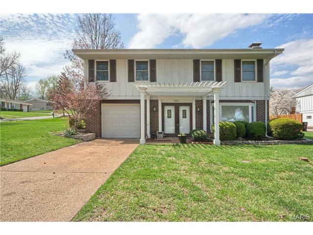 501 Thornlea, Ballwin, MO 63011 photo 1