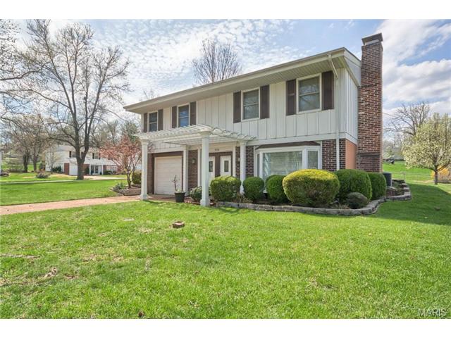 501 Thornlea, Ballwin, MO 63011 photo 2