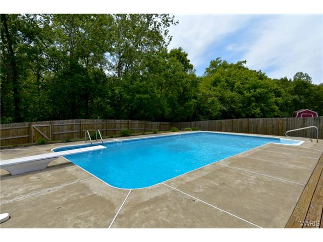 1069 Pinrun, Ballwin, MO 63011 photo 2