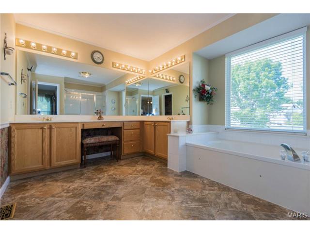 5597 Hennsley Cir, Weldon Spring, MO 63304 photo 9