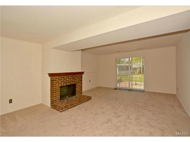 380 Sorrento, Ballwin, MO 63021 photo 10