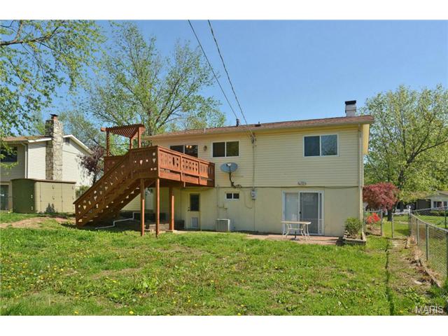 380 Sorrento, Ballwin, MO 63021 photo 14