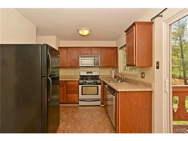380 Sorrento, Ballwin, MO 63021 photo 3