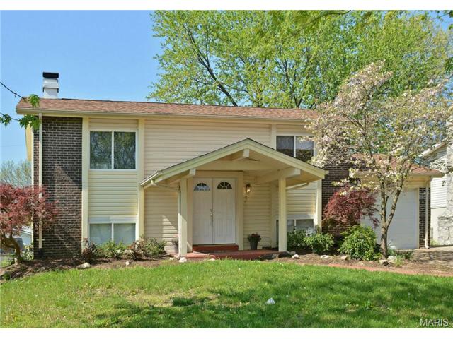 380 Sorrento, Ballwin, MO 63021 photo 1