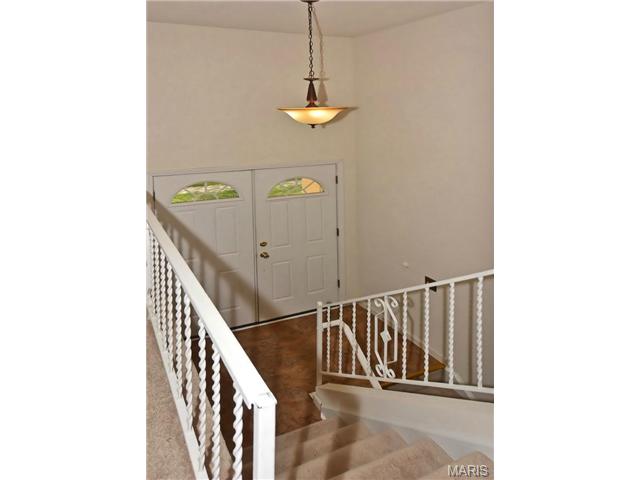 380 Sorrento, Ballwin, MO 63021 photo 4