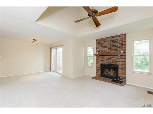 919 Alpine Ridge Dr, Ballwin, MO 63021 photo 4