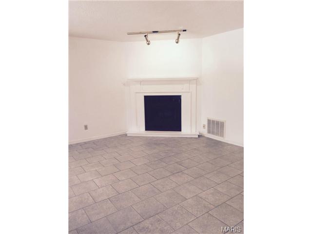 267 Carmel Woods, Ellisville, MO 63021 photo 2