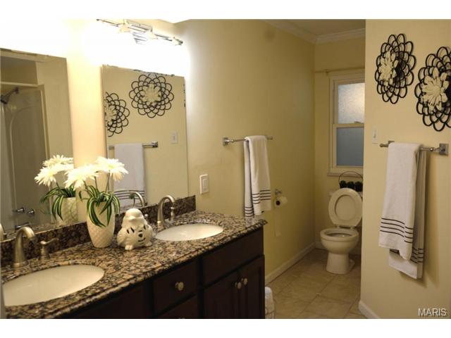 563 Kehrs Ml, Ballwin, MO 63011 photo 9